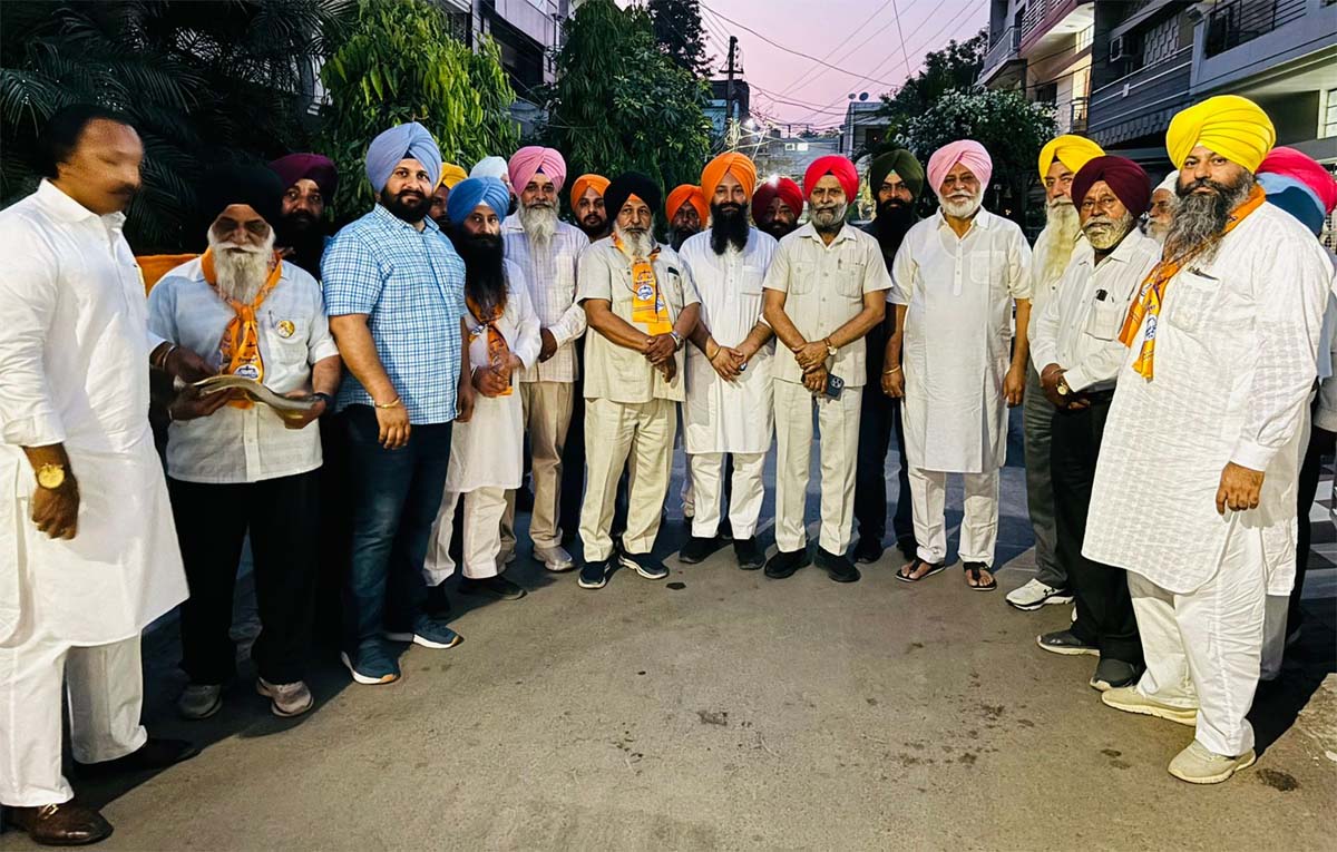 Door-to-door election campaign by Akali leaders and workers